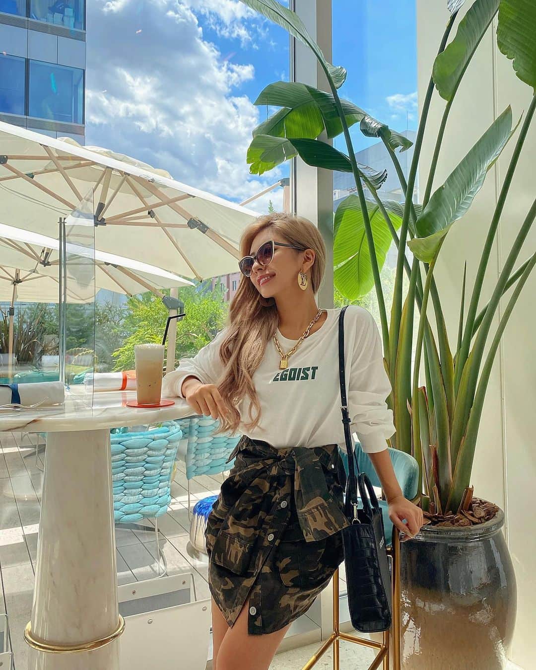 華のインスタグラム：「プライベートcode🌈🌿 . 3日で🤐枚、完売したロゴTを 福岡の来店イベントで再販します👏 . 100枚限定の即完予報なのでよろしくです🙏」