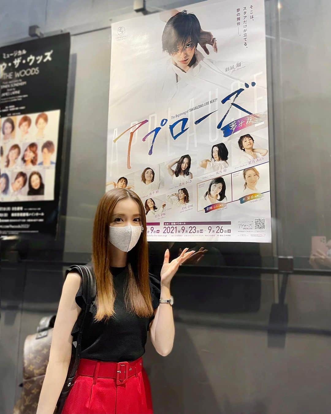 瀬戸早妃のインスタグラム：「彩凪翔さん主演の『アプローズ』~夢十夜~  初日の公演を日本青年館ホールで観てきました❄️💓 @sho_ayanagi_official   控えめに言っても最高としか言いようのない作品でした (´；ω；｀)✨  翔ちゃんのキラキラが本当に本当に眩しくて… 胸がいっぱいになりました…😢✨  憧れの彩輝なおさんとのご共演も、心からおめでとうございます🎊 真っ白なお衣装に身を包むお二人の姿が尊くて…🌈 夢を見ているように幸せな時間でした♪  そして、音花ゆりさん、貴千 碧さん、透水さらささん、風馬 翔さん、星乃あんりさん、笙乃茅桜さん、星吹彩翔さん💓 パワフルな歌とダンス、そして団結❣️← Show（翔） must go on〜🎙✨  一緒に観にいったゆうちゃんずさんと、 帰り道はずっと「胸がいっぱいだね」って言い合っていました(笑)💓 @yuchans72   何にも変わらない素敵な時間を、どうもありがとうございました♪😭 最後まで無事に公演が終えられますように願っています❄️  #アプローズ #夢十夜 #彩凪翔 さま #日本青年館ホール #大好きです」