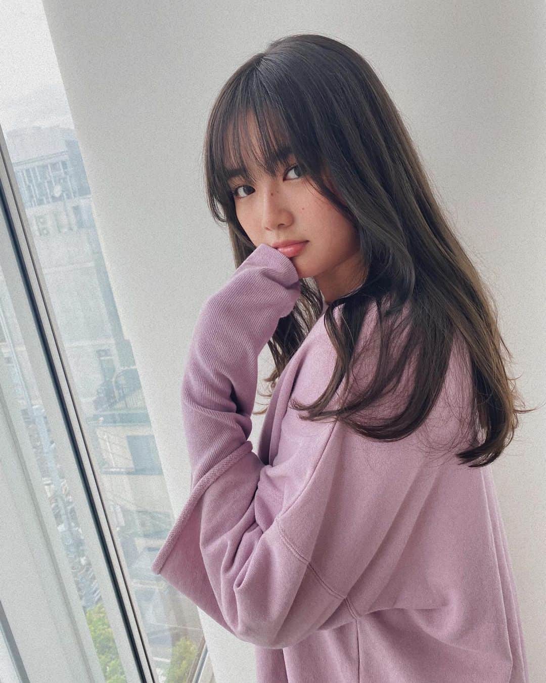 箭内夢菜のインスタグラム：「💇🏻‍♀️  #zacc 溝口さんに整えて頂きました〜︎☺︎ ちょっと地毛っぽい色に戻ったかな🙂 前髪も迷ったけどもうちょっと楽しもうと思います😝」