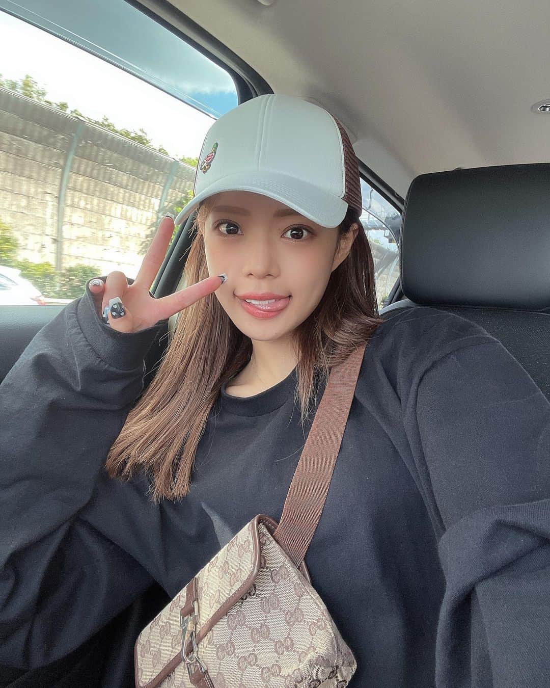 SERINAのインスタグラム：「みんな元気？？👶💗 ⁡ 9月になったのでニューネイル💅 ⁡ 写真では分かりづらいんだけど メタリックで可愛いの😽🙌 ⁡ #cyberjapan#cyberjapandancers#cjd_serina」