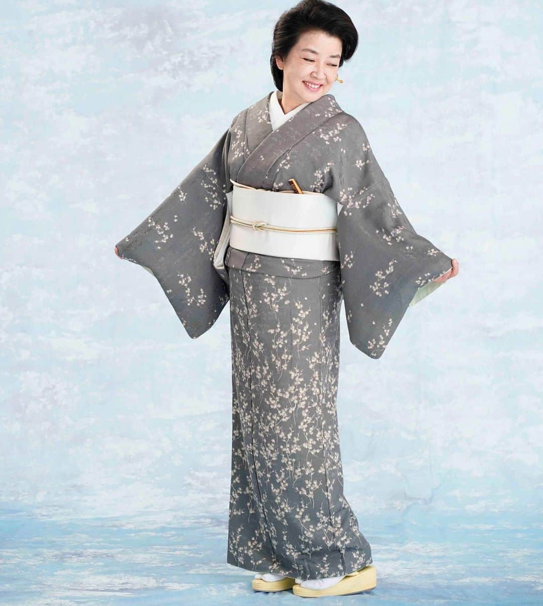 岸本加世子のインスタグラム：「雑誌灯台１０月号。９月１０日発売。母と七五三の写真も掲載して頂きました。 ＃灯台」