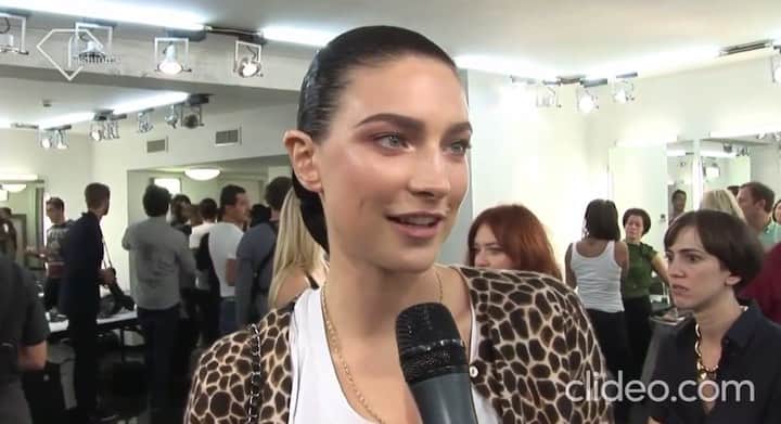 ジャクリーン・ヤブロンスキーのインスタグラム：「Who let this 18yr old have a microphone? Feel like I’m one second away from saying “bro” or giving a wave report. Happy fashion week. 🌊👠🤓  Special thanks to the person who tagged me in this embarrassing memory」