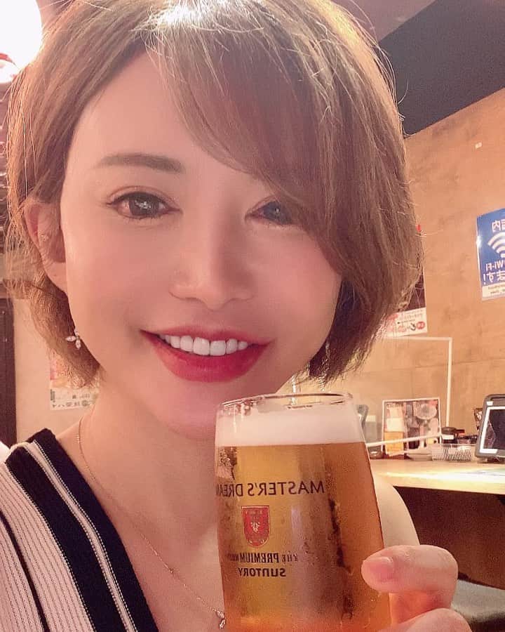 里美ゆりあのインスタグラム：「ビール半分しか飲めんかったΨ(・ω・ )Ψ  (・□ゞグビグビ…飲めるようになりたい(✌･᷅ὢ･᷄ )✌  #まだ #お子ちゃま #ビール #beer  #里美ゆりあ #yuriasatomi  #里美ゆりあちゃんねる」