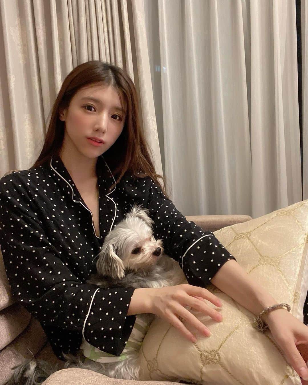 のインスタグラム：「寝ます、か😴」