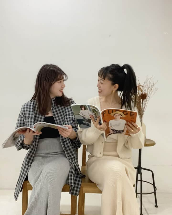 吉田佳菜のインスタグラム：「ㅤㅤㅤㅤㅤㅤㅤㅤㅤㅤㅤㅤㅤ ㅤㅤㅤㅤㅤㅤㅤㅤㅤㅤㅤㅤㅤ なっきー(@nacky_72)とあーでもないこーでもないと 試行錯誤しながら動画撮影！🎥 思ってた以上に時間がかかっちゃったけど とにかくめっちゃ楽しかった♡ (家に帰ってからも見ながらずっと思い出し笑いしてる🤣) ㅤㅤㅤㅤㅤㅤㅤㅤㅤㅤㅤㅤㅤ 今週中に頑張って完成させるので公開したら見てほしいです🥺 これはoff shot的な一部分〜 ㅤㅤㅤㅤㅤㅤㅤㅤㅤㅤㅤㅤㅤ ㅤㅤㅤㅤㅤㅤㅤㅤㅤㅤㅤㅤㅤ #なっきーちわこ #kana_chicode #ちわcode #whoswhochico #salonbychico #おそろコーデ #リンクコーデ #シミラールック #ニットスカート #マーメイドスカート #チェックシャツ #カーディガン #モヘアカーディガン #ワントーン #ワントーンコーデ  ㅤㅤㅤㅤㅤㅤㅤㅤㅤㅤㅤㅤㅤ」