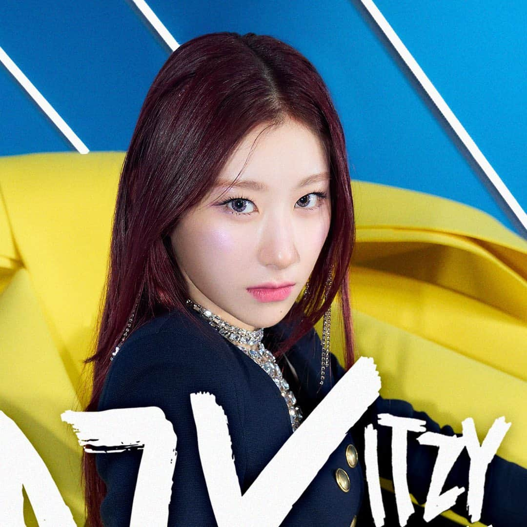 ITZYさんのインスタグラム写真 - (ITZYInstagram)「ITZY The 1st Album <CRAZY IN LOVE>  "LOCO" Concept Image #CHAERYEONG  💟 TITLE TRACK "LOCO" 💟 2021.09.24 FRI 1PM (KST) | 0AM (EST)  <CRAZY IN LOVE> Pre-orders https://orcd.co/crazyinlove  #ITZY #있지 @itzy.all.in.us #MIDZY #믿지 #CRAZYINLOVE #LOCO #ITZYComeback」9月9日 0時03分 - itzy.all.in.us