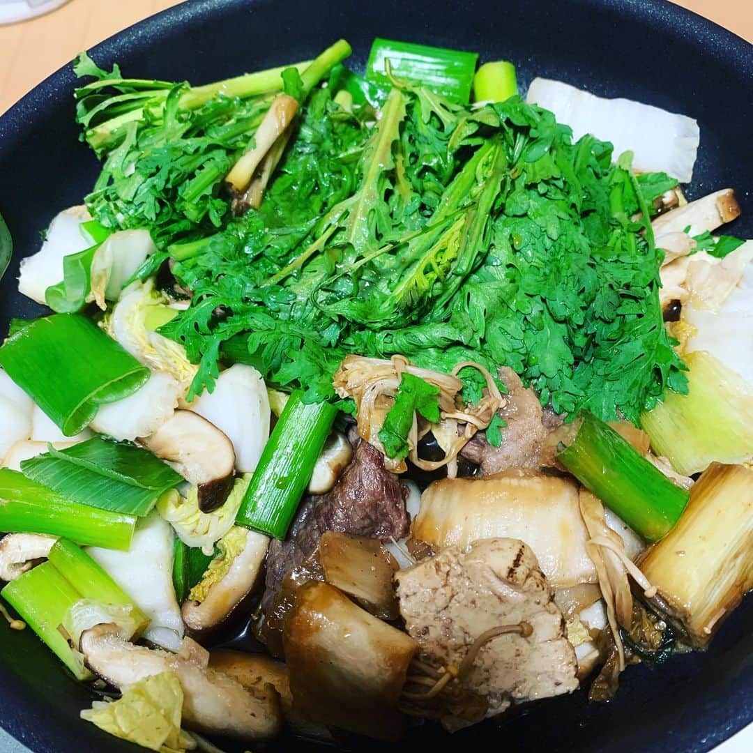 小松利昌のインスタグラム：「殆ど野菜のすき焼き  #自炊おじさん  #自炊 #すき焼き」