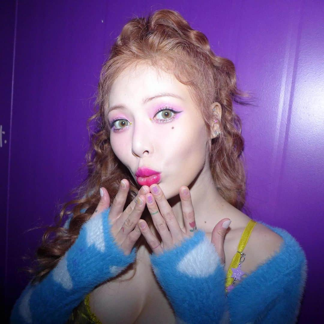 ヒョナ さんのインスタグラム写真 - (ヒョナ Instagram)「💜✨☁️☁️☁️ 📸」9月9日 0時40分 - hyunah_aa