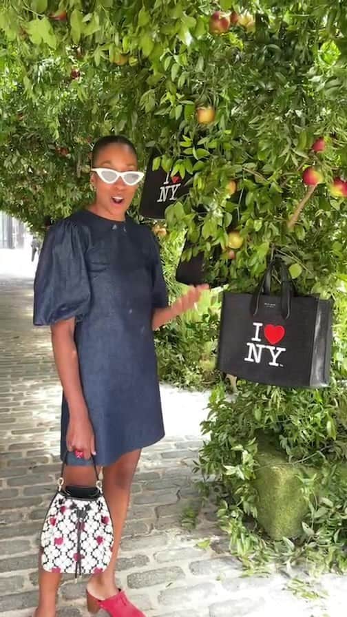 ケイト・スペードのインスタグラム：「nyc! ❤️ we’ve grown an extraordinary experience in downtown manhattan, and we can’t wait for you to see it. 🍎  september 8, 2pm-8pm september 9, 9am-8pm september 10, 9am-5pm  gansevoort plaza (9th avenue at gansevoort street and little west 12th street).  if you’re in the city, we’d love to see you there. can’t make it? come visit us at your nearest shop to see the collection.」