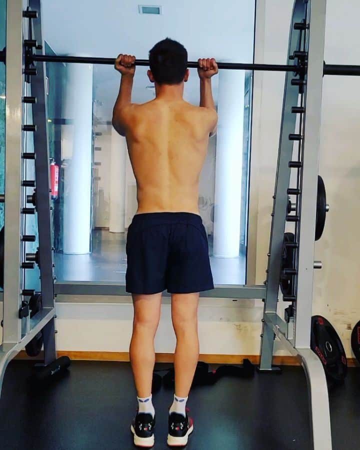 ジョアン・モンテイロのインスタグラム：「Loading and getting ready for the new season 🦾🆙️🔜🏓💣  @academy.t.t.portugal  @pemipo.pt   #gym#workout#chinup」