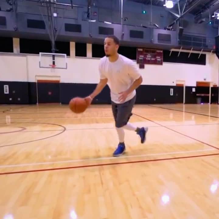 セス・カリーのインスタグラム：「@wawa Curbside Pickup comes in clutch 💯 [DAYS OFF] w/ @whistlesports #ad」