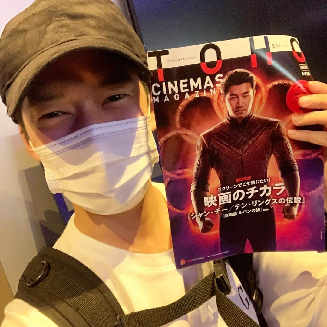 上田純樹のインスタグラム：「ディズニーさんに『シャン・チー テン・リングスの伝説』のムビチケを頂き観させてもらいました！ カンフーアクションとMARVELが合体した最強ハイブリッドヒーローでした。シャン・チーと他のヒーローとの絡みもみたい！ほぼ毎月新作があってmarvelが止まらない。  #marvel #シャンチー」