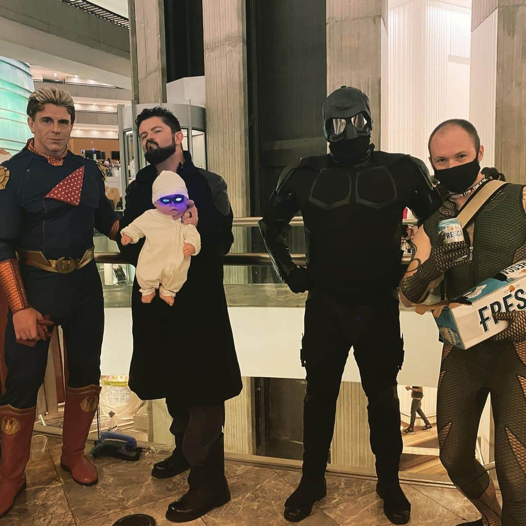 ケイ・パナベイカーさんのインスタグラム写真 - (ケイ・パナベイカーInstagram)「I got to experience DragonCon for the first time this year and had the most incredible time. I enjoyed walking around and seeing people celebrating the things they love. Nerds supporting nerds, I loved it so much.   I included pictures of some of the favorite cosplays and a picture of how my friend group spent much of the long weekend. They introduced me to #Wingspan a couple months ago and I’ve been obsessed ever since. All of the bird facts on the cards are the cherry on top. I’ve ordered the expansion packs and I’m curious to see if any of the birds I work with are included….  And the last picture is a personal favorite. The boy and I have recently made a concerted effort in expanding our collection of old video games. We went to 4 different stores on our 1-day drive to Atlanta for the con and this was our haul. Most games were less than $5. It was just a fun journey.   I know this kinda a long post, but I am just so appreciative of the people in my life. I never would have gone to #DragonCon without them and it was definitely a highlight for the year.」9月9日 11時28分 - kaypanabaker