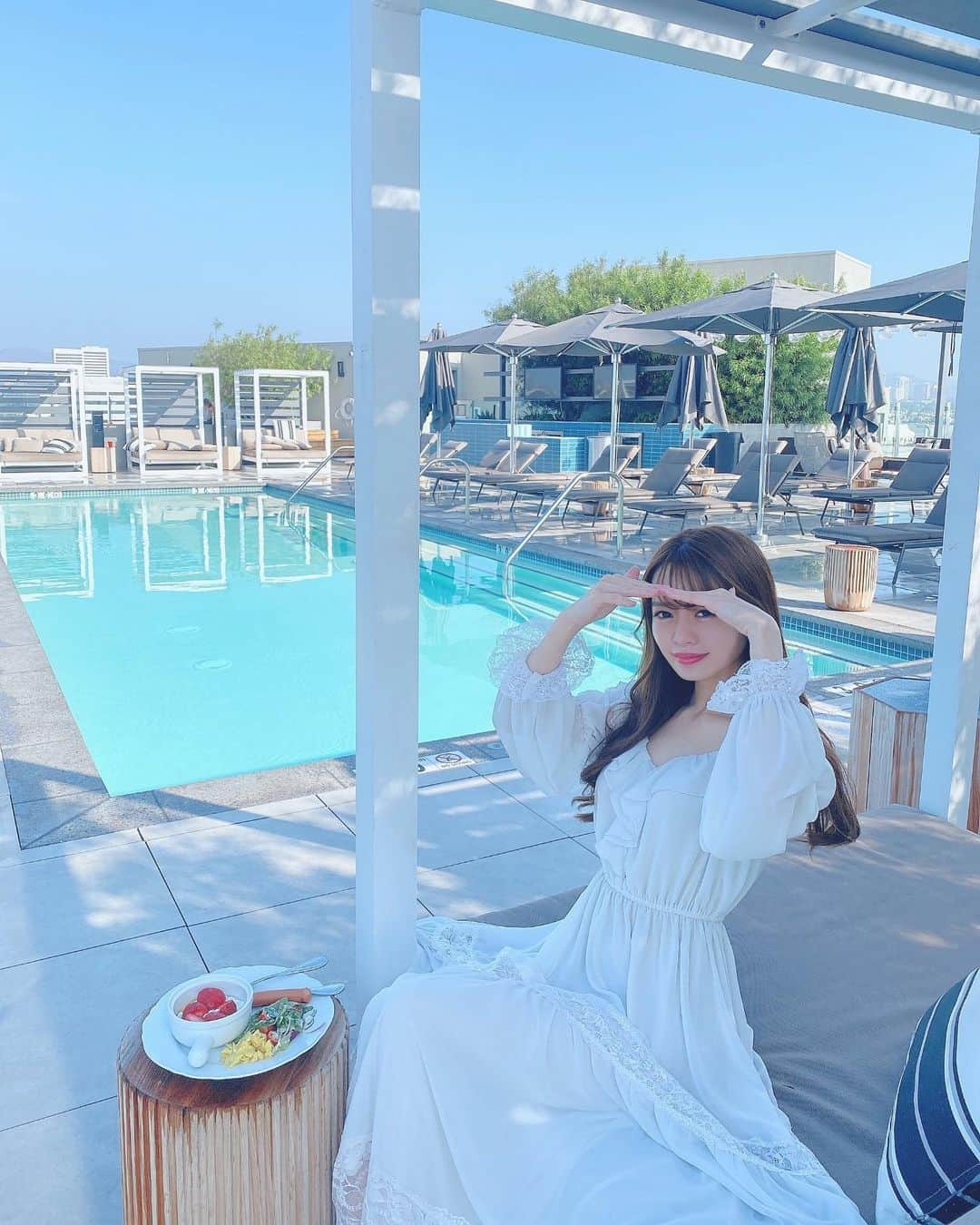 Isakoさんのインスタグラム写真 - (IsakoInstagram)「あさごはん💓🏖 　 Good morning☀️ 朝のスケジュールに余裕があった日💕 軽食をルーフトップに運んで、パジャマのまま、朝からプールサイドでまったりモーニング🍽 　 　 LAのお昼間の日差しはとても強くてお肌が焦げてしまいますが、朝の日差しはとっても心地よく気持ちが良いです💕 　 朝の時間を有効に使えると1日がとても充実しますよね🥰 　 　 Have a lovely day💕 　 　  　 #あさごはん#モーニングプレート#朝ごはん#あさごはんプレート#モーニング#朝食#プールサイド#ルーフトップ#パジャマ#ルームウェア#losangeleslife#losangelescalifornia#rooftoppool#breakfasttime」9月9日 12時00分 - ichaaako