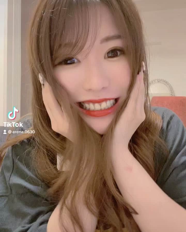 愛咲えれなのインスタグラム：「. . 朝からベロベロでTikTok、、笑笑 . #愛咲えれな #きゃばきゃば #lounge愛咲　#キャバ嬢 #iris #キャバクラ #クラブ #ミナミ #北新地 #宗右衛門町 #ポケパラ #指名 #えれな #シャネル #バースデーイベント #シャンパン #アルマンド #踊れるキャバ嬢 #踊れるキャバ嬢といえばえれな #イリス #ホステス #いいね返し #キャバ #ソウメイジャパン #ベルロゼ　#クラブイリス #黒髪ロング」