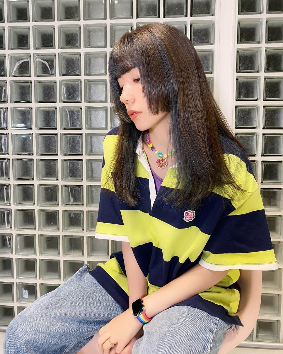 仲里依紗のインスタグラム：「私がお洋服の次に好きなこと ヘアーチェンジ❤️‍🔥❤️‍🔥❤️‍🔥 やっとなすちゃん　@nasup とこいけたー🥲⭐️  念願の竹から産まれたプリンセスカットにできてハッピー爆上げ👸  役に縛られ過ぎてラプンツェルみたいに(いい加減にしろ)伸びきったカラーもしてないある意味正統派女優ヘアーだったから やっと本来の自分を取り戻すことができて幸せ10000000000万点です❣️💨🏔  本当は全ブリーチで青空みたいな色にしたかったけどやっぱりまだ女優って気持ちが若干残っていたのか少し遠慮してしまいました☁️  でも一度きりの人生なので私は悔いなく生きたいです☀️  みんなも自分らしく生きようね👸❤️‍🔥」