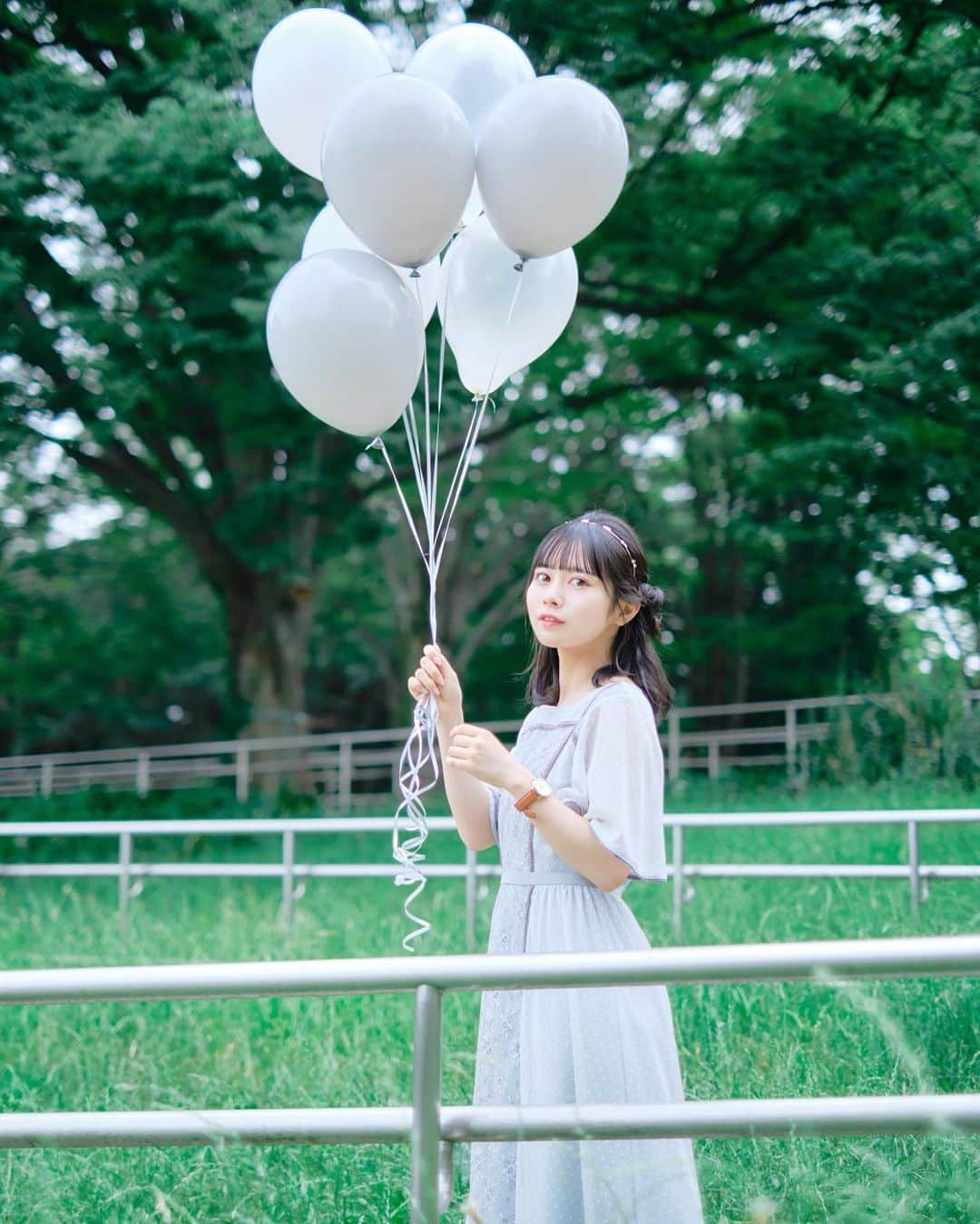 近藤沙瑛子のインスタグラム：「🎈 @photo_hrk0215   ・  #作品撮り  #風船 #撮影  #撮影モデル #ポートレート  #カメラ  #カメラ女子  #アイドル  #被写体  #公園フォト  #japaneseidol  #japanesegirl」