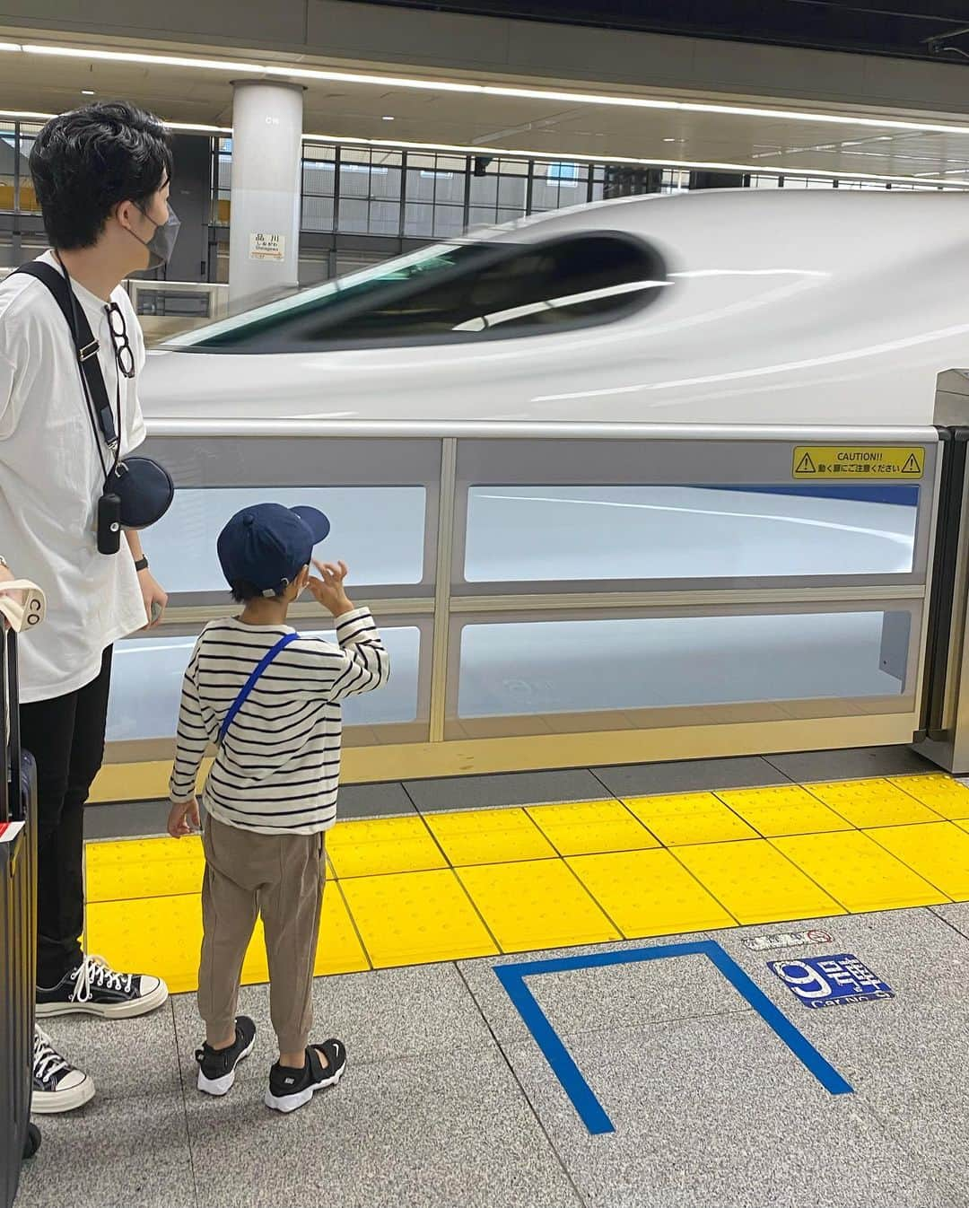 ヨンアさんのインスタグラム写真 - (ヨンアInstagram)「いよいよ、名古屋🧳 新幹線🚄大好きな息子はテンションマックス！今回マネジャーの南くんも 手伝ってくれて助かってます😭🙏🏻 ついたらライブするね！ @uroom_jp は移動中本当助かるありがたいアイテムや😭👍🏻 名古屋popupとても楽しみにしてます！まず、今日夜のウナギがとても楽しみ😍 #popup#nagoya @narin.jw」9月9日 14時45分 - youn1029