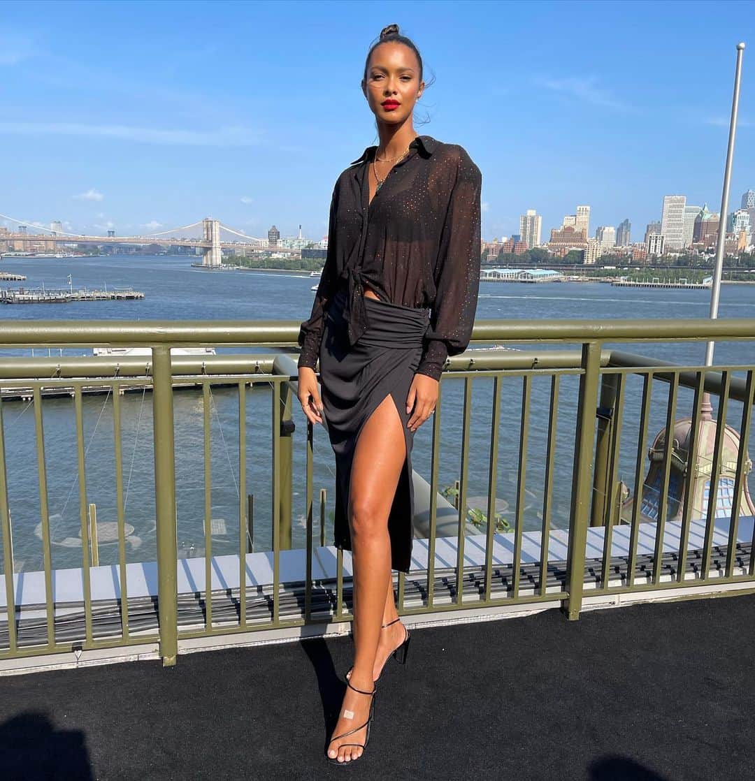 ライス・リベイロのインスタグラム：「Thanks  for having me @peter_dundas @dundasworld X @revolve what a beautiful show 💃🏽」
