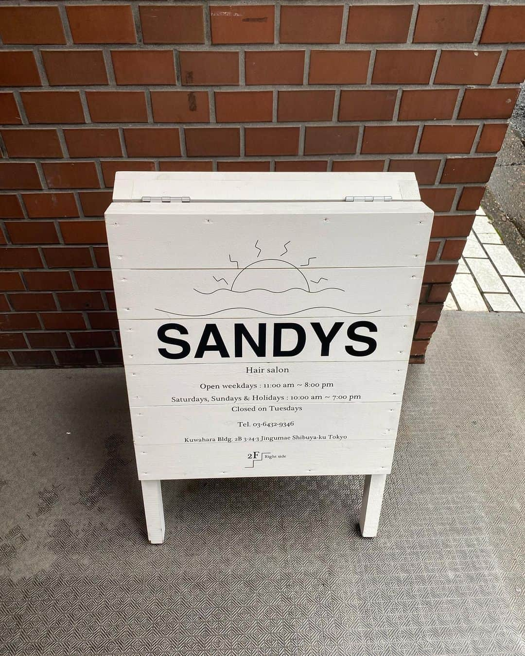 とまんさんのインスタグラム写真 - (とまんInstagram)「. 中さんが新しくオープンしたサロン 『SANDYS』にやっといけました🏄🏻‍♂️！  中さんもSANDYSの皆さんもオープン おめでとうございました！！  今後ともよろしくお願いします💯」9月9日 18時33分 - _sweatm