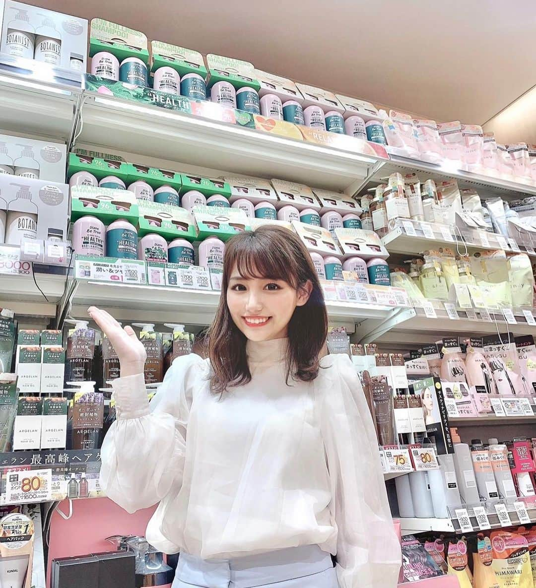 加藤里奈さんのインスタグラム写真 - (加藤里奈Instagram)「⋆  しりたい嬢放送は見ていただけましたか？😚  今回は、ダイアンビートゥルーの紹介でした〜🤍  夏の紫外線で髪の毛傷みがちなので、 おうちでちゃんとケアしてあげるのが大事ですよね〜！  気分に合わせて香りが選べるって素敵ですよね😚✌︎  #DianeBeTrue #ダイアンビートゥルー #ドラコス #ビーガンケラチン #フルネスシャンプー #ワタシも地球も好きになる #しりたい嬢 #しりじょ #メーテレ #名古屋テレビ」9月9日 20時51分 - katoco0326