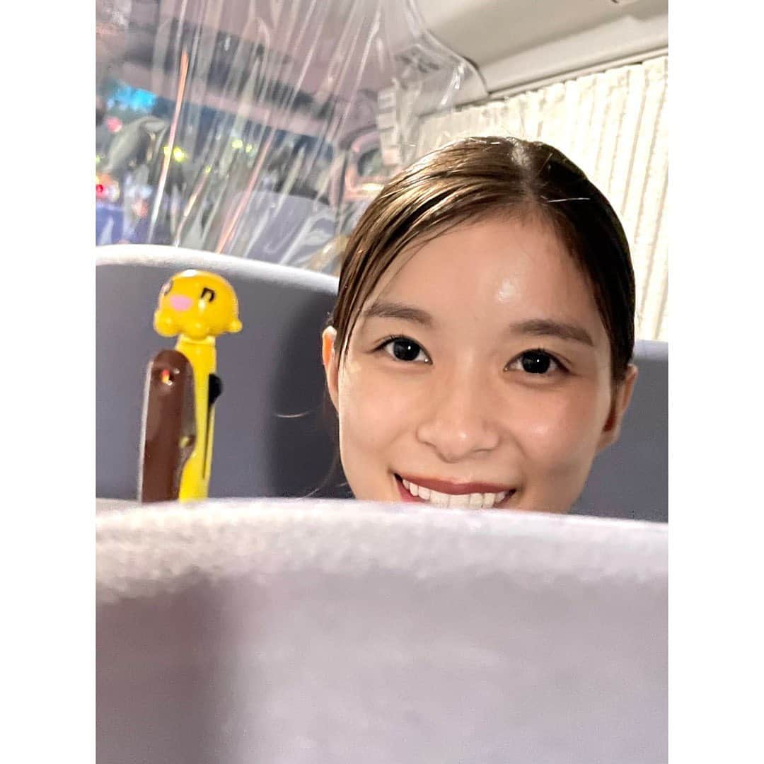 芳根京子さんのインスタグラム写真 - (芳根京子Instagram)「現場にonちゃんを置いてくれてました💛 onちゃんの巾着には北海道のお菓子がいっぱい詰まってました💛 嬉しかったです🌱  スタッフさんの優しさ✨✨ ありがとうございます✨  #芳根京子を置いておきます  #onちゃん #勝手にお友達と思ってる #💛  #私は東京出身 #母が道産子  ちなみに我が家では いつもonちゃんのぬいぐるみに くまちゃんが顎を乗せてます🐶笑  #くまちゃんは北海道犬」9月9日 21時09分 - yoshinekyoko