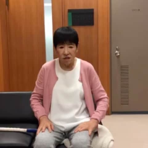 和田アキ子のインスタグラム：「『YONA YONA DANCE』が色んなSNSで流行ってるとマネージャーから聞きます😊😊 とっても嬉しいのですが、全然実感がないです😅😂😂😅😅 でも、とっても🥰嬉しいです😘😘 私も今一生懸命練習してます😊 みんなも一緒に踊って欲しいなぁ🥰🥰 #ako50th  #踊らにゃ損 #YONAYONADANCE #和田アキ子 #フレデリック #ヤスタツ」