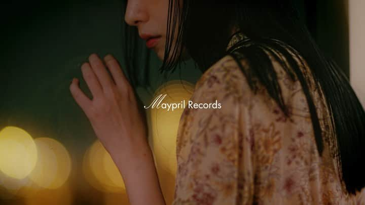 武居詩織のインスタグラム：「EmeraldさんのSunrise Love 【OFFICIAL MUSIC VIDEO】に出演しております。  https://youtu.be/WmpvDuerj_4  ありがとうございました！！  監督、編集：三宅恭平 撮影：三宅恭平 / うつみさな 写真： 福田瞳 ヘアメイク：くれあきえ  セットデザイン / 製作：モリカワナオト(Handihouse project) / カンノマサト(Handihouse project) ロゴデザイン：三宅千賀子 プロダクション：株式会社Construct film works」