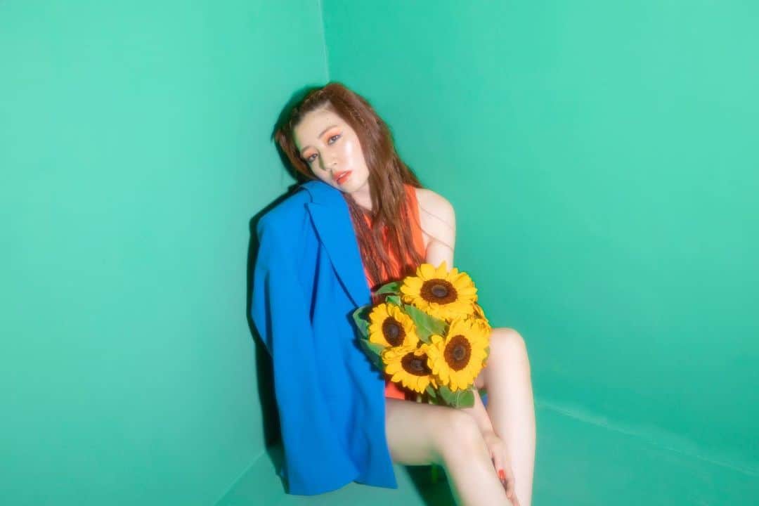 岡本杏理のインスタグラム：「向日葵「あなただけを見つめる」 #ひまわり #sunflower #向日葵 #해바라기 #anrisflower」