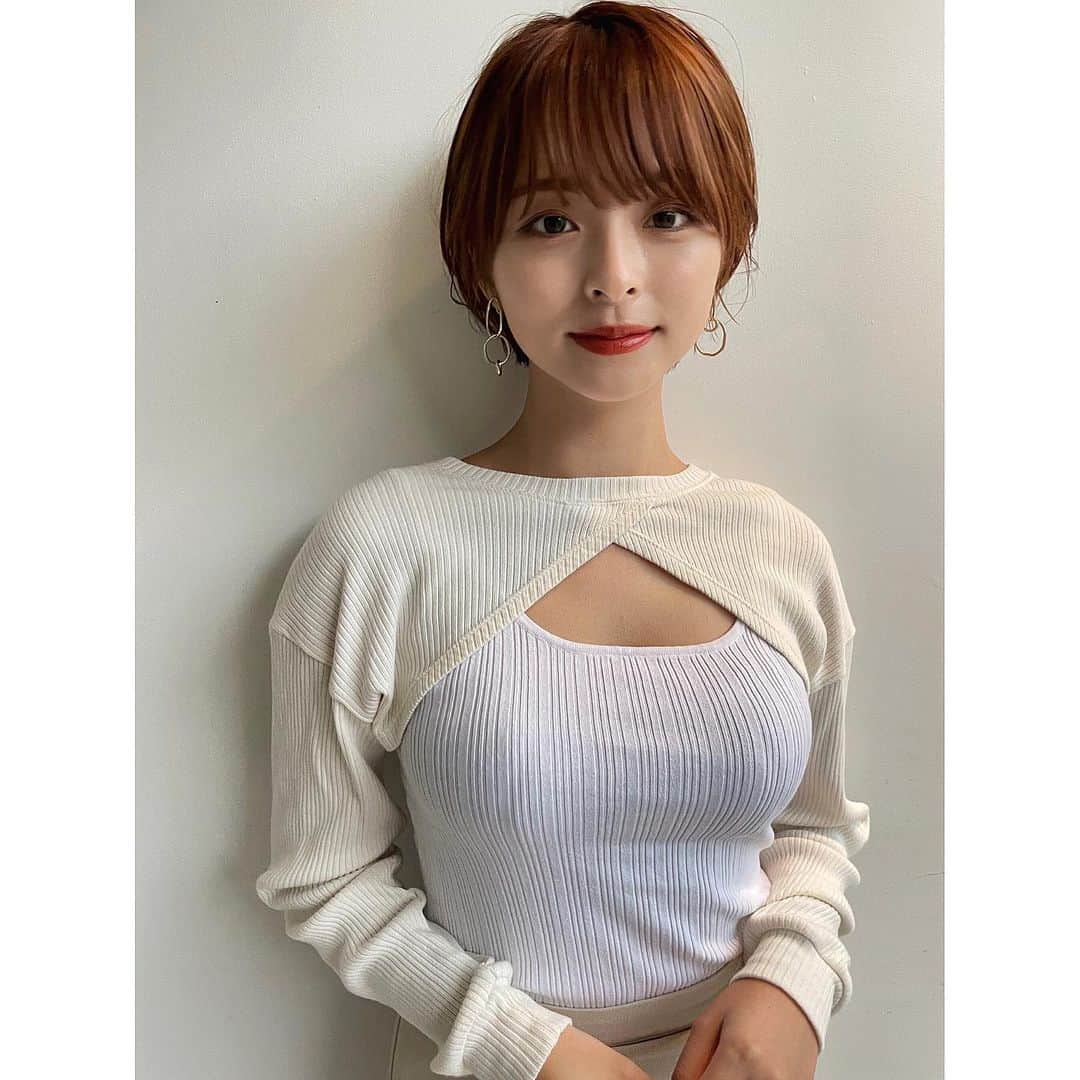かおりのインスタグラム：「・ ・  ナチュラルが好き〜🥰  #ナチュラル　#ニット」