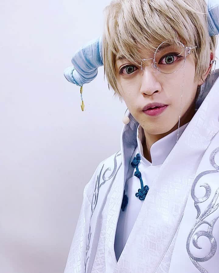石渡真修のインスタグラム：「本日もありがとうございました(*´ー｀*) 尻尾ブンブンはくたく。 尻尾がすごく好き。  #尻尾 #イブステ」