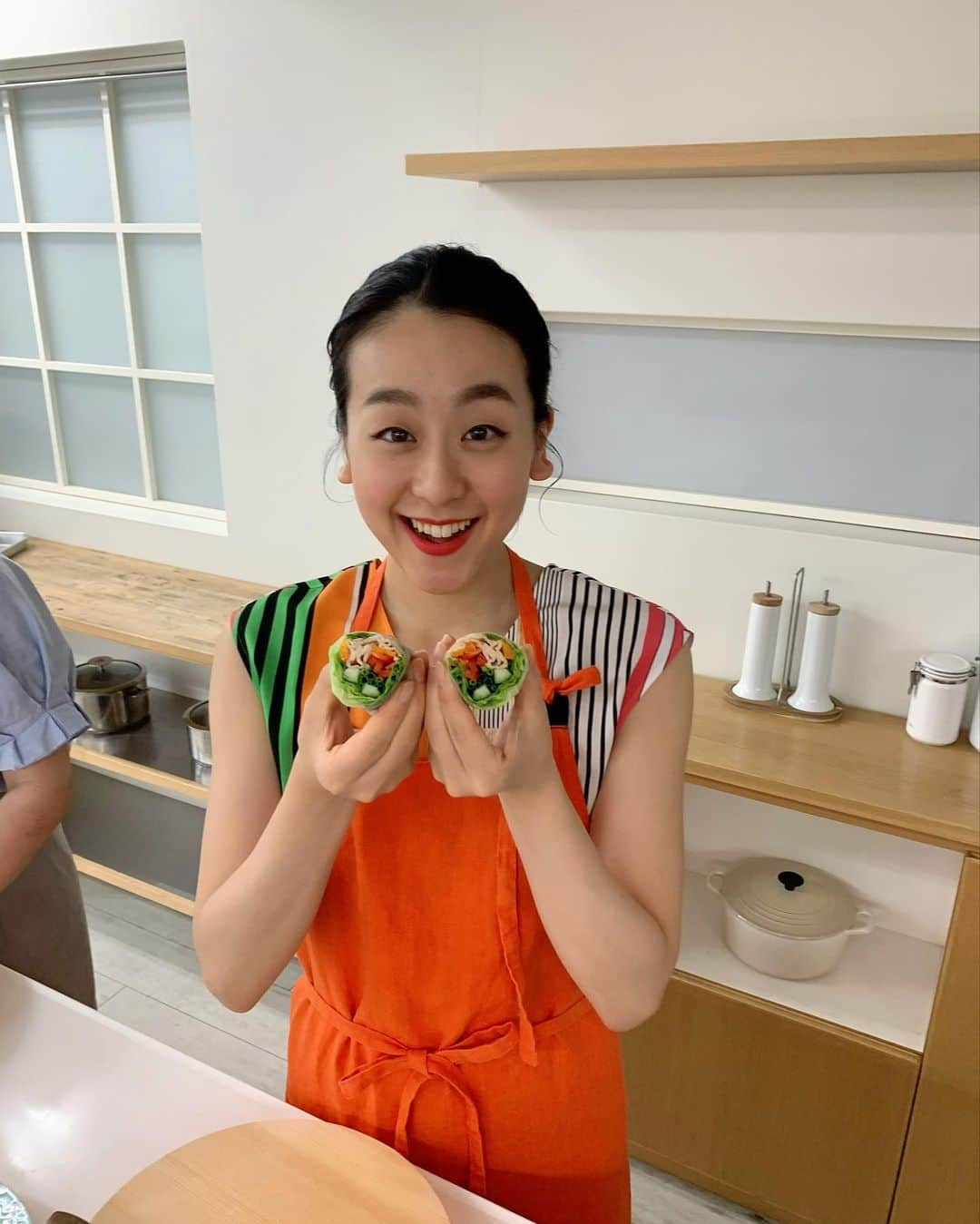 浅田真央さんのインスタグラム写真 - (浅田真央Instagram)「「オレンジページ　9/2号」 タイ、ベトナム料理は、今回が最終回でした。　 鈴木先生とても美味しいレシピを教えてくださり、ありがとうございました！　 次回は、台湾料理です🇹🇼  #オレンジページ #オレンジページレシピ #おうちごはん #おうちごはん2年生 #ベトナム料理 #生春巻き #野菜たっぷり #美味しい」9月9日 22時13分 - maoasada2509