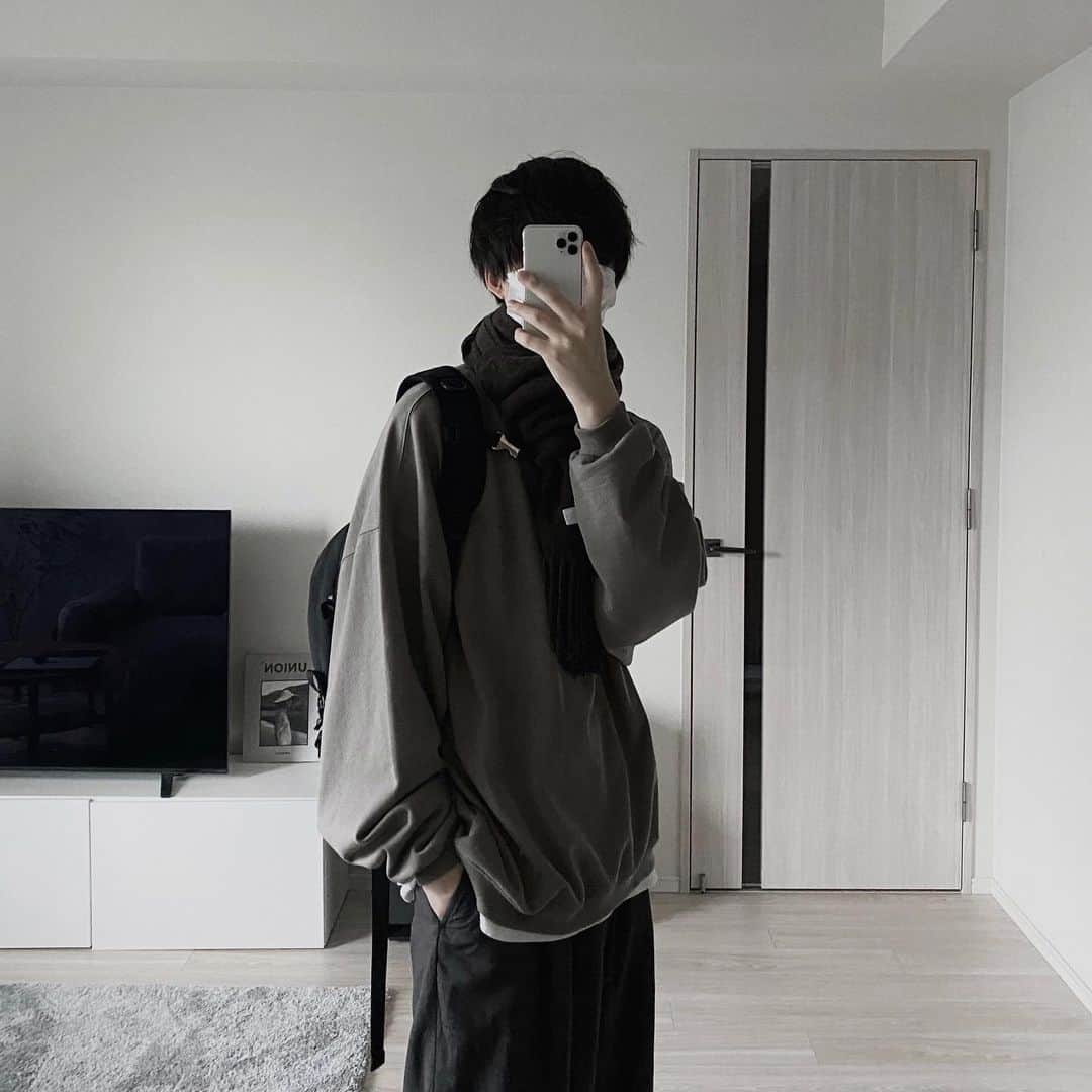 JUN / Yohukasiのインスタグラム：「淡い色のマフラー巻いて過ごしたい #remer」