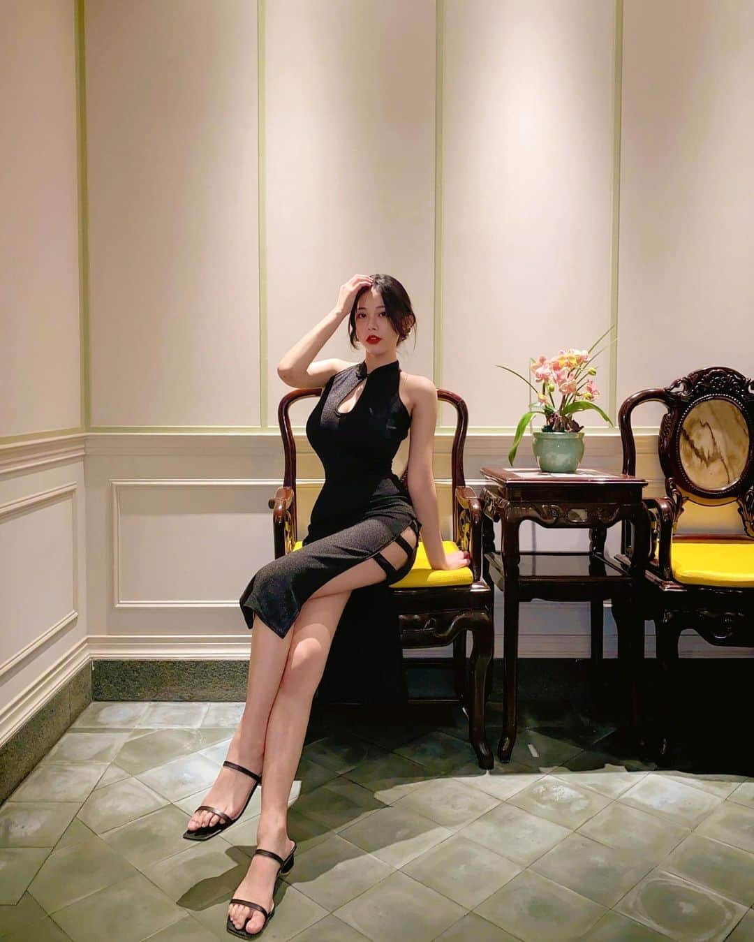 張香香のインスタグラム：「今天當一日紅牌😀😂🤣」