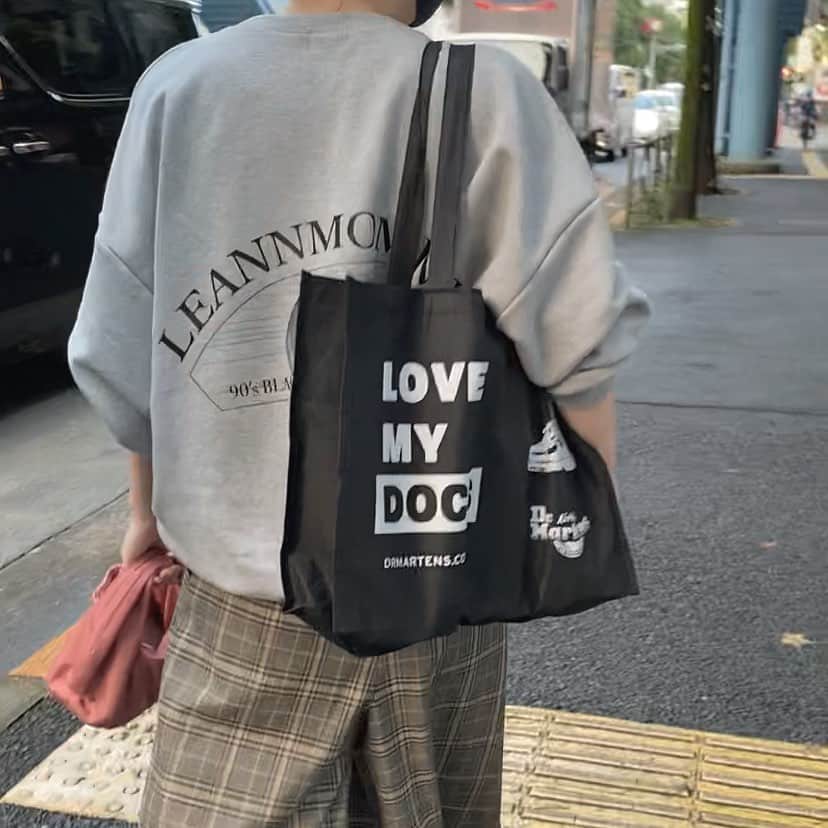 古南 祐佳のインスタグラム：「. トレーナー卸した🍂 このたゆんとしたフォルム可愛い〜 生地厚すぎず薄すぎないから着やすい＋身幅袖幅たっぷりとってるシルエットが出やすいの良すぎ☺️♡ . . @leannofficial  #outfit #fashion #code #leannmoment #リーン #リーンモーメント  #トレーナーコーデ #トレーナー」