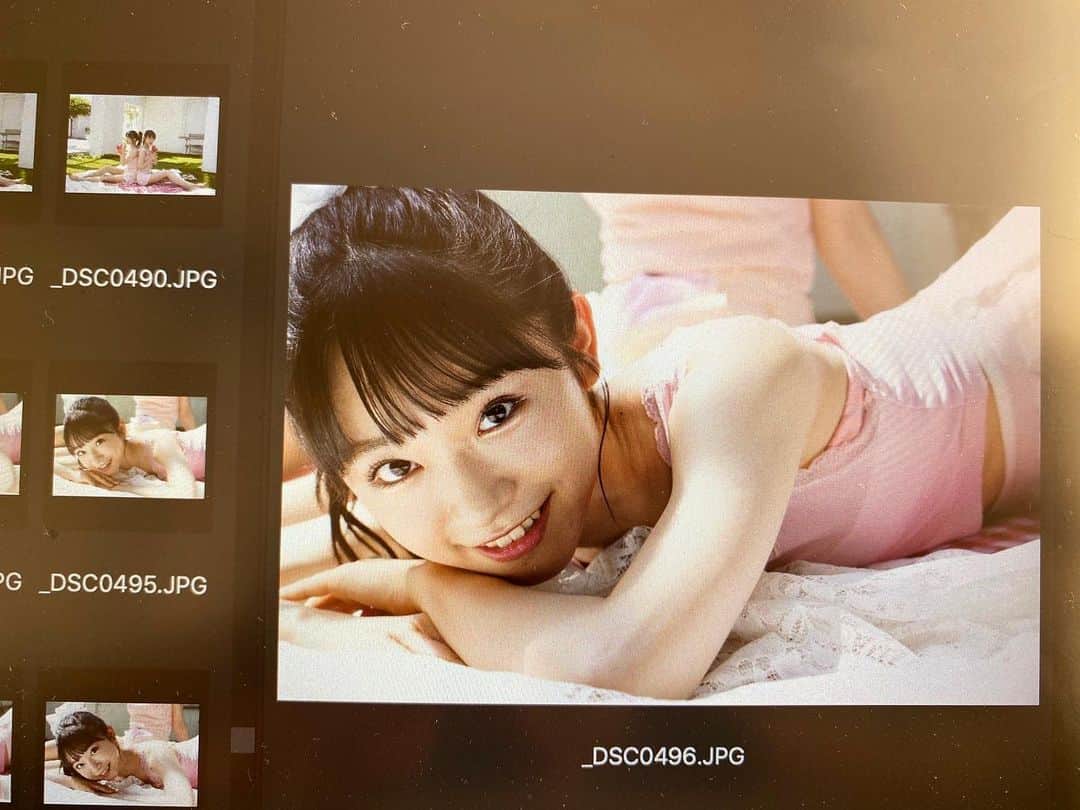 のインスタグラム：「. ୨୧┈┈┈┈┈┈┈┈┈┈୨୧ . BOMB10月号 500号目という記念すべき号に AKB48をたくさん取り上げてくださいました！ . 私はゆいゆいちゃんと撮影したよ！ そしてTSUTAYA版では表紙も😳 . 絶対絶対ケットしてくださいませ！ . #bomb #10月号 #AKB48 . ୨୧┈┈┈┈┈┈┈┈┈┈୨୧」