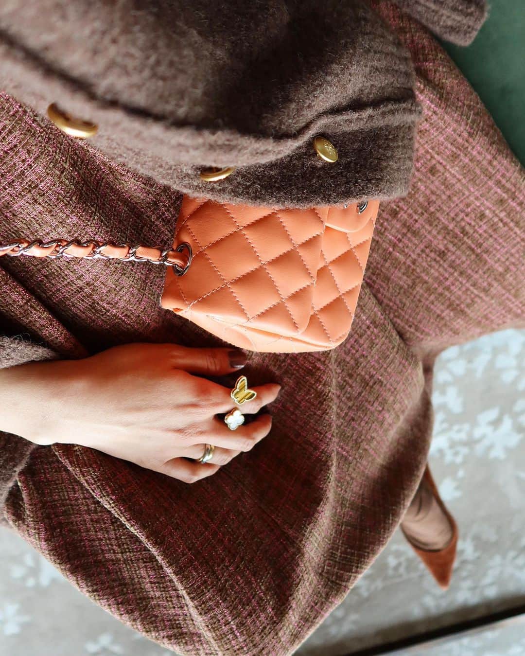川人未帆さんのインスタグラム写真 - (川人未帆Instagram)「・ ブラウン×コーラルピンク。 メルトンウールカーデの新色ブラウンは🐻みたいでかわいい🧸❤️ 一つ前のプリーツスカートと合わせてもかわいいな。。。  #seventenbymihokawahito」9月10日 10時50分 - miho0319kawahito