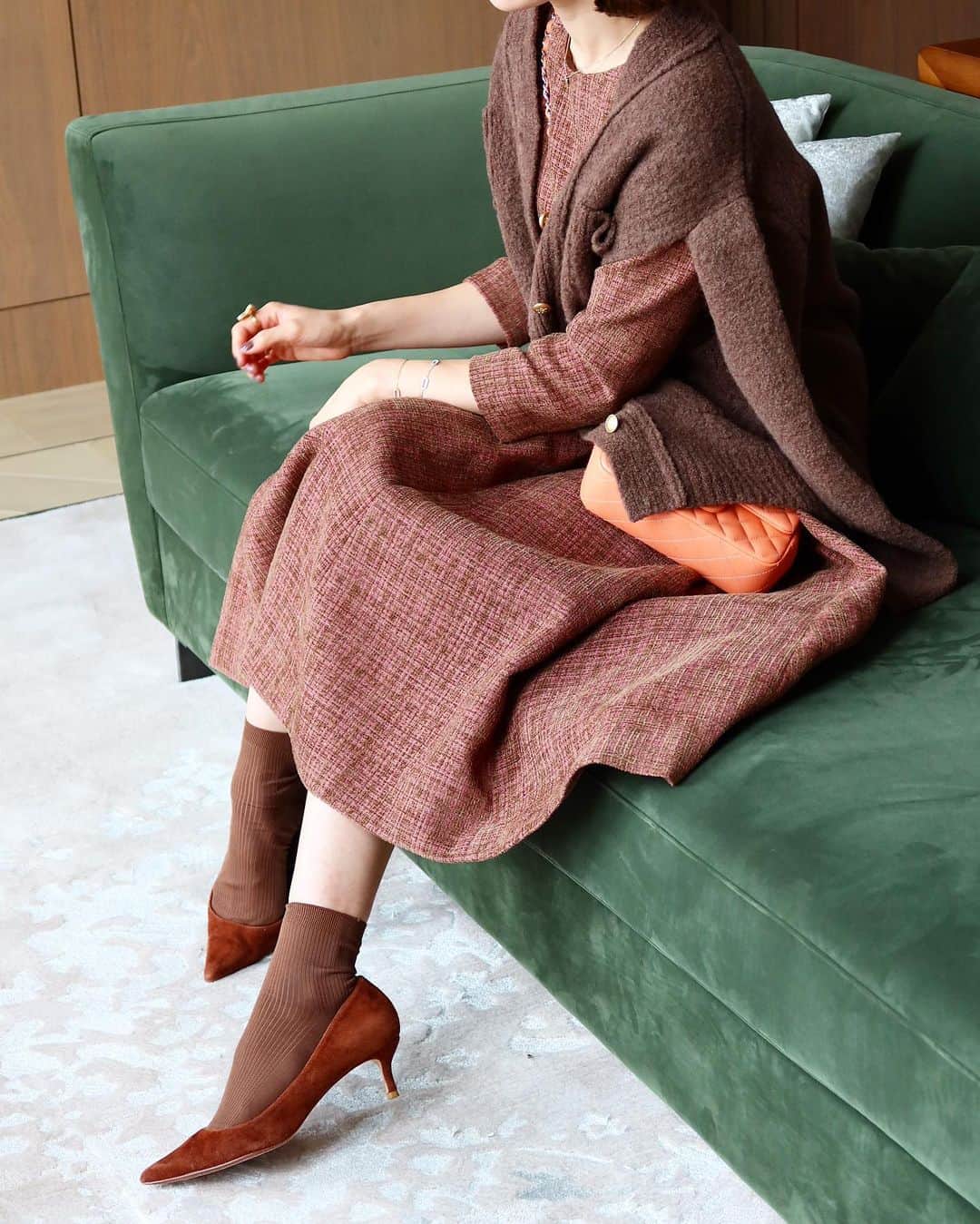 川人未帆さんのインスタグラム写真 - (川人未帆Instagram)「・ ブラウン×コーラルピンク。 メルトンウールカーデの新色ブラウンは🐻みたいでかわいい🧸❤️ 一つ前のプリーツスカートと合わせてもかわいいな。。。  #seventenbymihokawahito」9月10日 10時50分 - miho0319kawahito