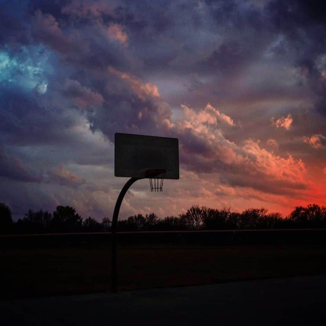 倉地美晴さんのインスタグラム写真 - (倉地美晴Instagram)「Stop shaking and getting nervous. Everything that happens to us happens exactly when needed ❤️‍🔥  #sky #空 #夕焼け」9月10日 3時28分 - miharu_kurachi