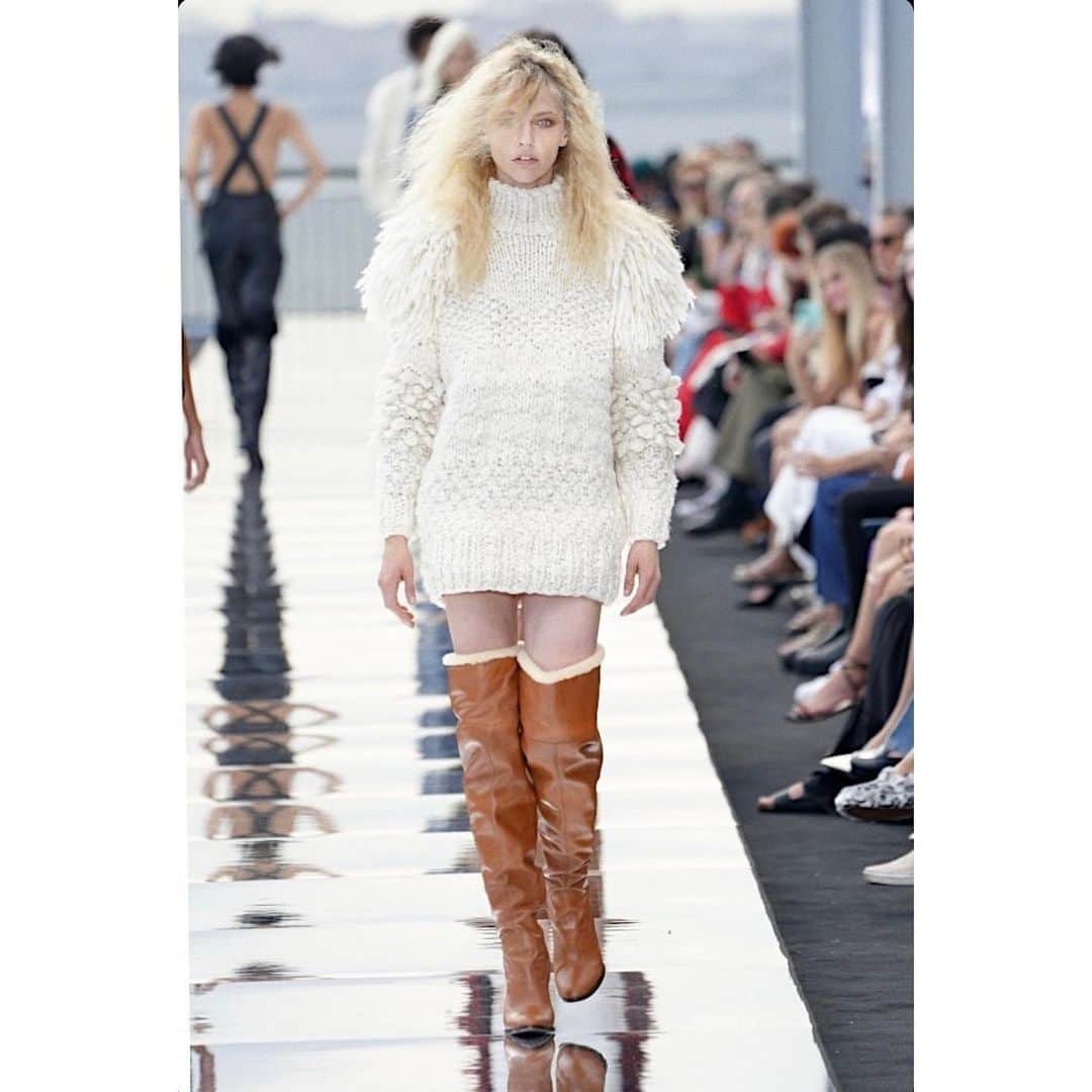 のインスタグラム：「#NYFW #DUNDASxREVOLVE @dundasworld @peter_dundas @revolve @evbousis  Stylist @georgecortina  Make up @diane.kendal  Hair @duffy_duffy  Casting @angusctmunro  Nails @makinaill」