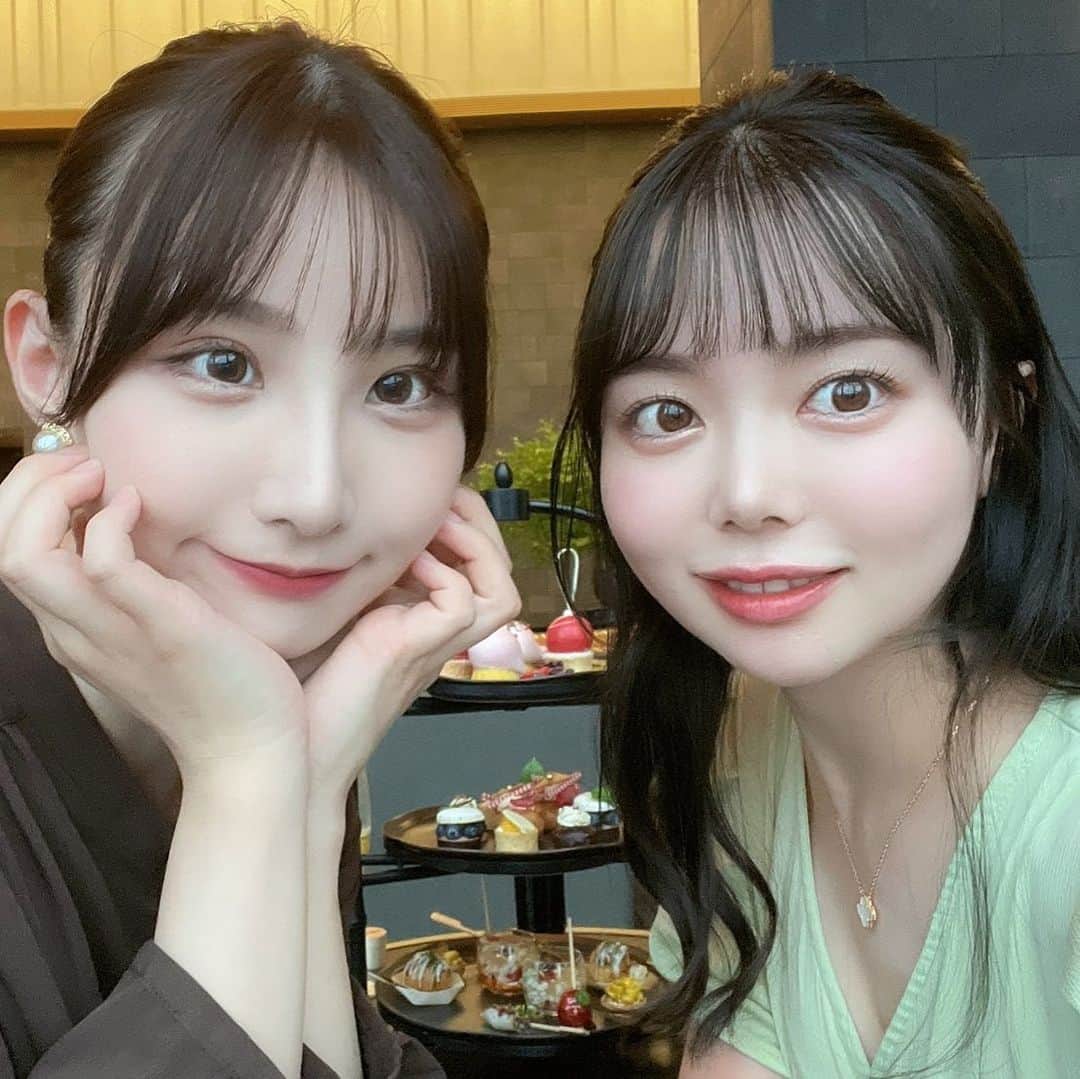 のインスタグラム：「恭喜你出道一周年〜🎊🍑  デビュー1周年おめでとう☺︎ 大好きよ〜💐 . #伊東める#伊東愛瑠#AV女優#AV女优#百瀬あすか」