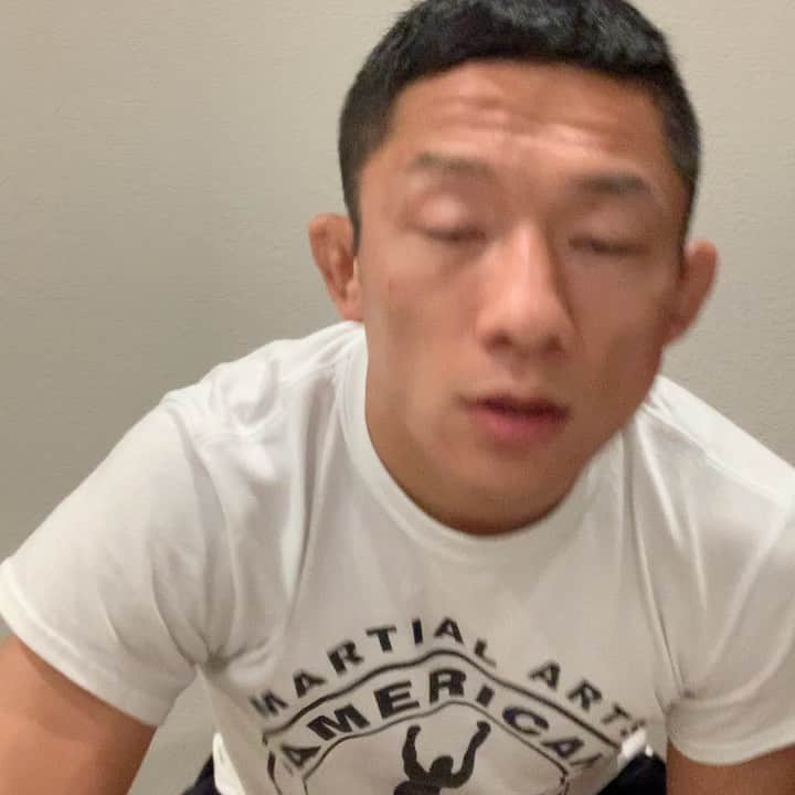 堀口恭司のインスタグラム：「こんにちは。堀口恭司です。 今日は大切なご報告があります。  日本代表として、ライジンのベルトを持って、アメリカのベラトールという団体に乗り込んで、しっかりと戦ってきたいと思っています。  詳しくは、文書をみてください！ これからも応援をよろしくお願いいたます！  Dear ALL, I am happy to announce that I signed #Bellator. Thanks to Bellator and Rizin! I am soooooo excited to fight with Bellator fighters! I cannot wait for it!! Kindest regards, Kyoji Horiguchi」
