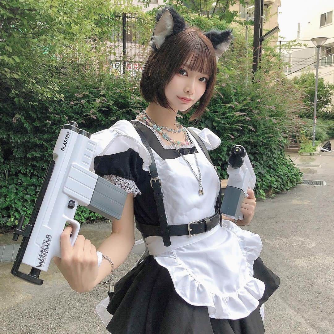 米倉みゆさんのインスタグラム写真 - (米倉みゆInstagram)「やっつけます🔫 (′ω’ 🔫)ﾊﾞｷｭﾝ! . . カメラマンさんが持ってきてくれて電動水鉄砲、かっちょい～！ . . . . #メイド服 #メイド #サイバーメイド #電動水鉄砲 #マシンガン #コスプレ #コスプレイヤー #コスプレイヤーさんと繋がりたい #コスプレ撮影 #猫耳 #獣耳 #猫 #アニメ #日本人 #撮影会 #撮影 #ポートレート #被写体 #モデル #ボブ #可愛い #ビジョビ #followme #japanesegirl #kitty #anime #animegirl #cosplay #likeforlikes #animegirl #cat」9月10日 9時54分 - yone__miyu630