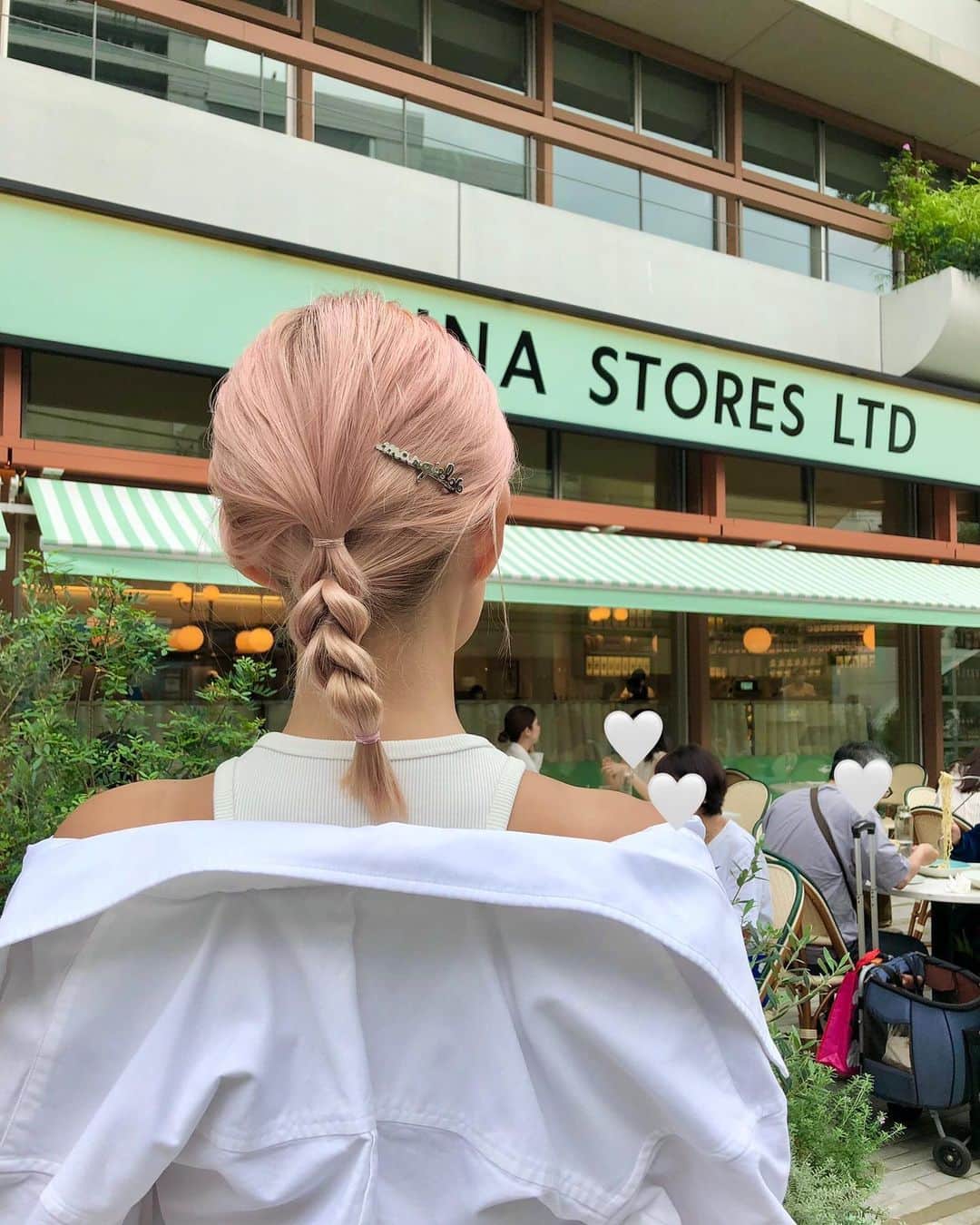 のインスタグラム：「. ヘアアレンジ出来るまで伸びた🦄 とりあえずこのまま伸ばそうかな🦄 . . . . . #ヘアアレンジ #ボブ #ボブアレンジ #ロブ #ハイトーンカラー #ハイトーンボブ #ピンクヘアー   #linastores #linastoresjp #omotesando #aoyama #cafe #alexanderwang #margiela」