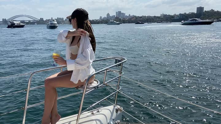 アリシア・デブナム・キャリーのインスタグラム：「Take me back pls. 🛸」