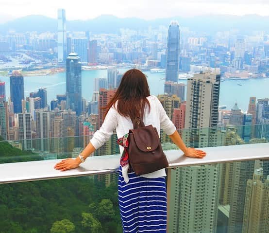 広瀬未花さんのインスタグラム写真 - (広瀬未花Instagram)「明日の旅サラダ( @tabisalad )は... 香港をご紹介します🇭🇰 現地在住の日本人のある方とリモートで繋いで、今の香港をたっぷりとご紹介致します😊  香港は、私にとって思入れのある場所。 6年前に初めて海外の旅のリポーターとして旅をさせてもらった国なんです。 香港から私の旅人人生がスタートしたといっても過言ではない。w  右も左も分からない私でしたが、 旅サラダ出演者の皆さん、スタッフ皆さんのご指導のお陰で、7年目を迎えることができました。 本当に感無量ですし、日頃から応援して下さる皆さんに心から感謝しています😊  海外へ飛び立てる日が 早く来ますように...✨✈️  そんな願いも込めて、 久々に今夜インスタライブを21:00頃からしようかな...と考えています！  是非お時間のある方は ご視聴頂けると嬉しいです😌❤️  明日の朝の生放送も お楽しみに〜🇭🇰  #明日の朝 #土曜日 #生放送 #朝だ生です旅サラダ  #旅サラダ #海外 #旅 #香港」9月10日 14時26分 - micahirose