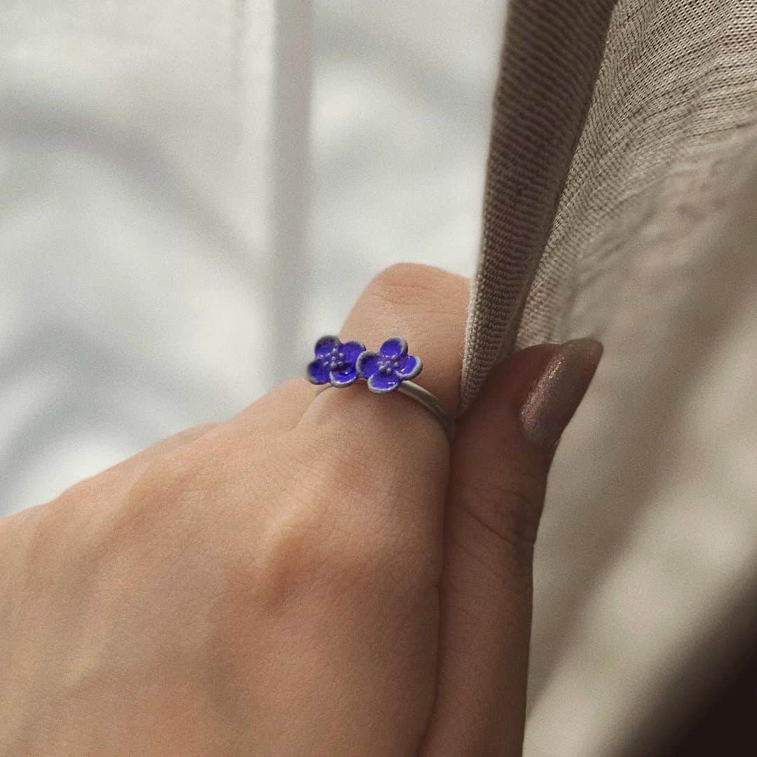 佐藤妃星のインスタグラム：「せいちゃんに誕プレで貰ったリング💍💙」