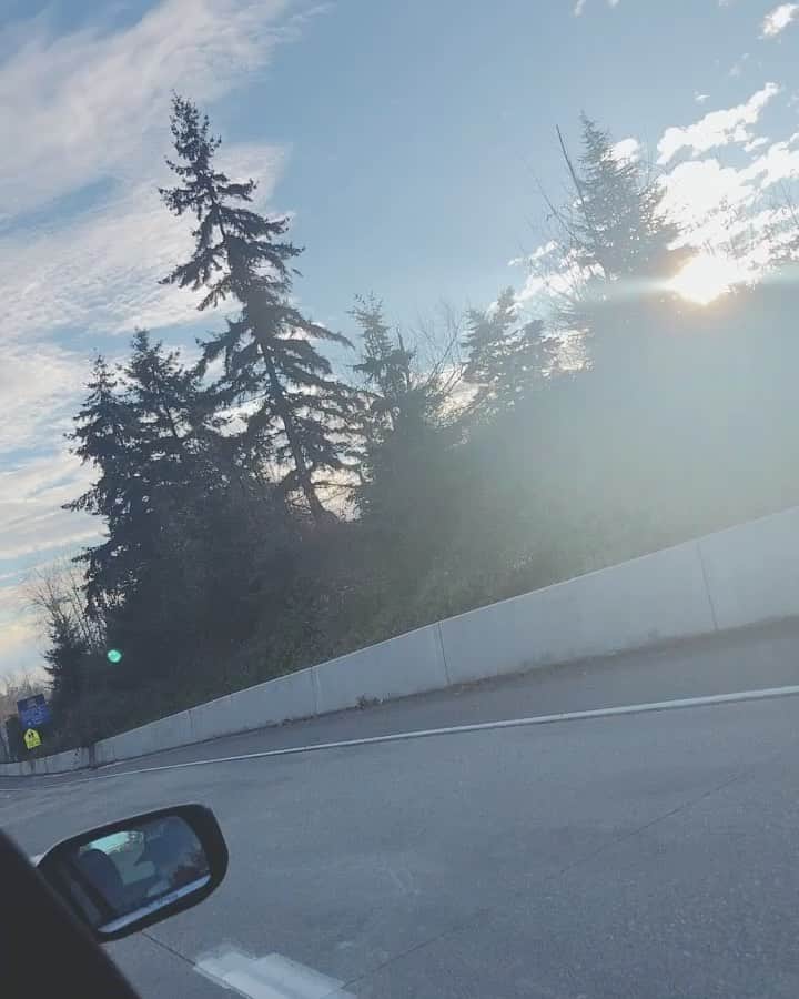 HONOのインスタグラム：「in Seattle🚙🌲」