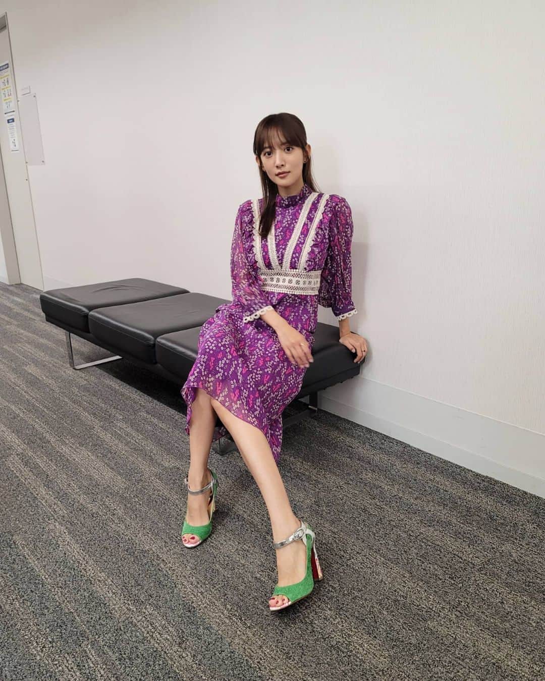 のインスタグラム：「「中居正広のニュースな会」あしただよ! みてね😋  ワンピース @annasui ピアス @gigi.jewelry リング @vendomeaoyama_official シューズ @louboutinworld」