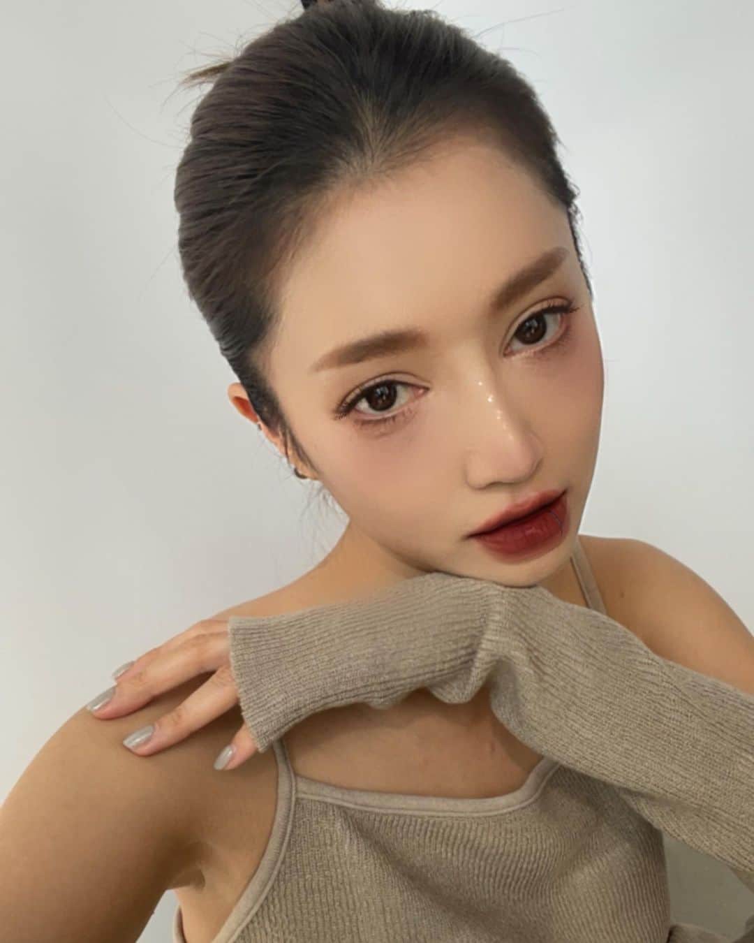 パク・ソラのインスタグラム：「🖤」